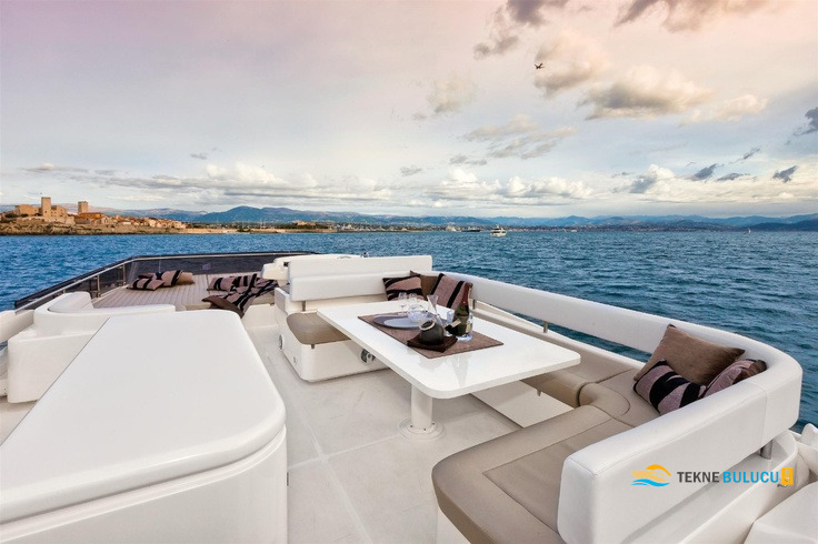 Ferretti 690 2012 iç mekan 2