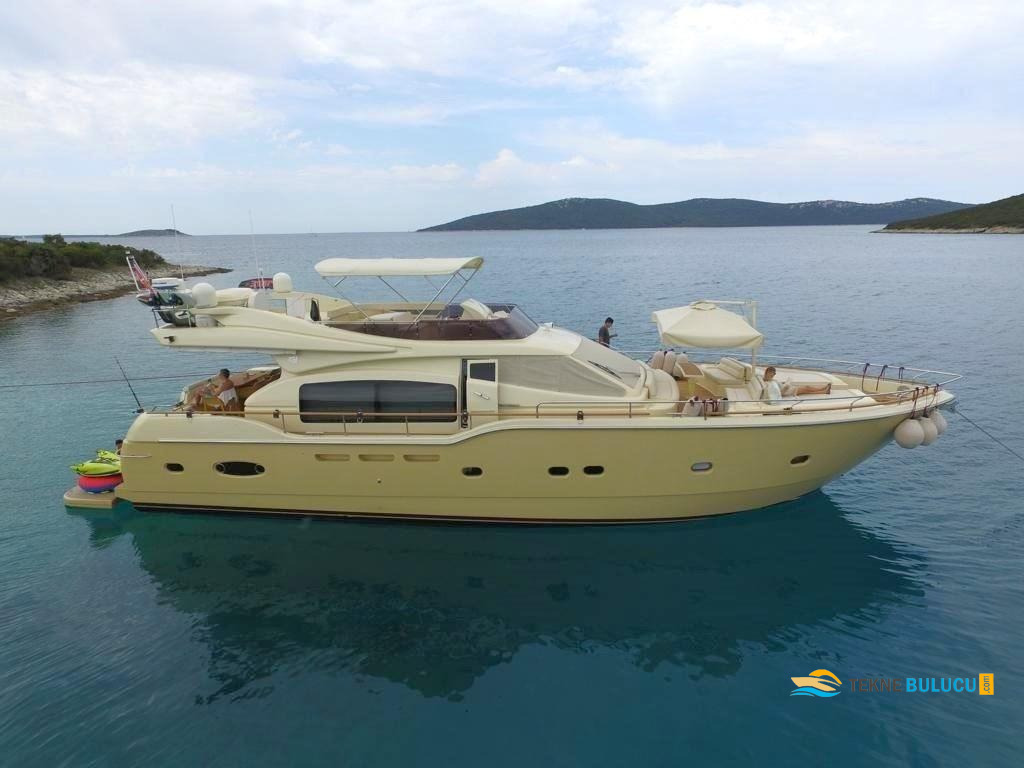 Ferretti 690 2013 iç mekan 3