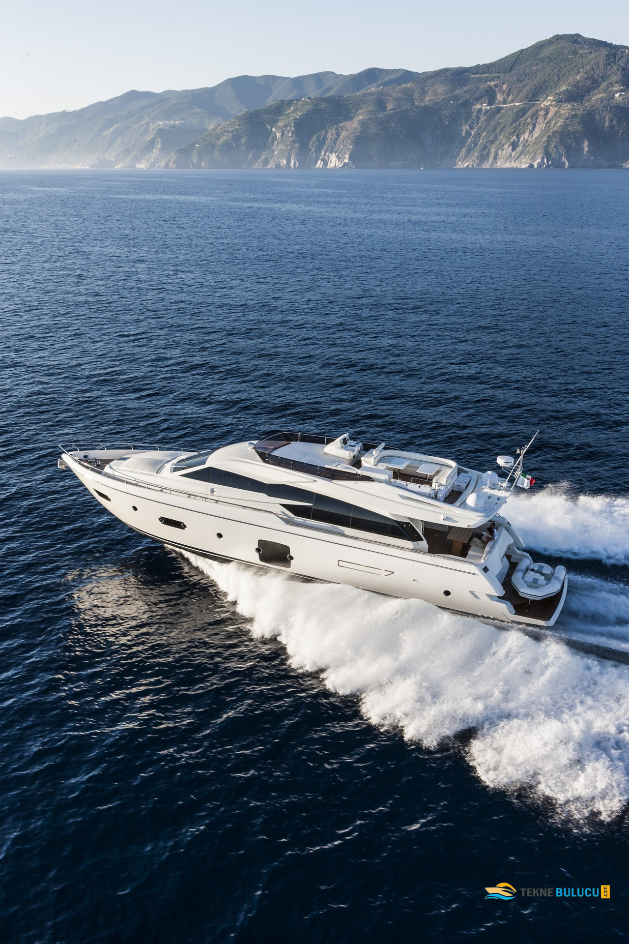 Ferretti 750 2016 iç mekan 3