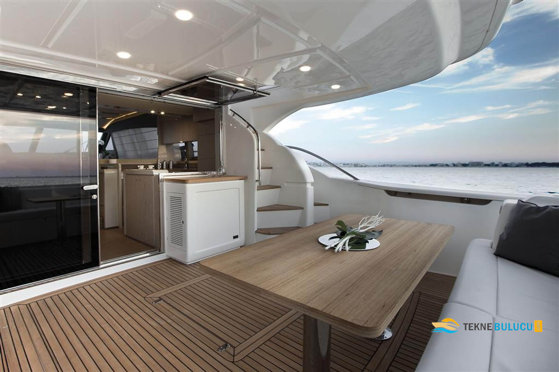 Ferretti 650 2014 iç mekan 3