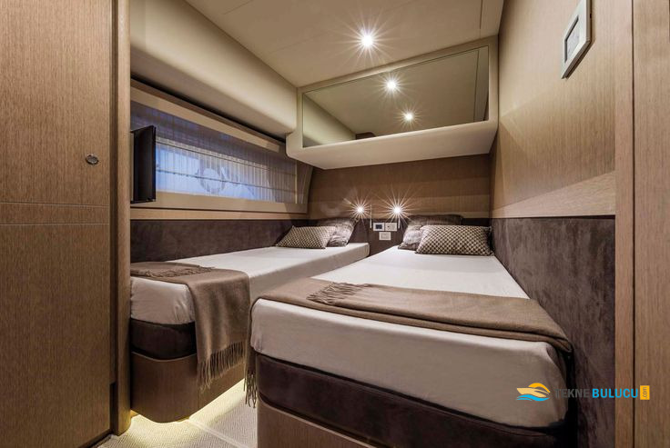 Ferretti 700 2015 iç mekan 1