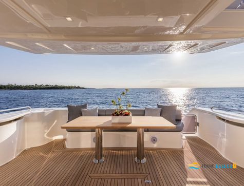 Ferretti 700 2015 iç mekan 2