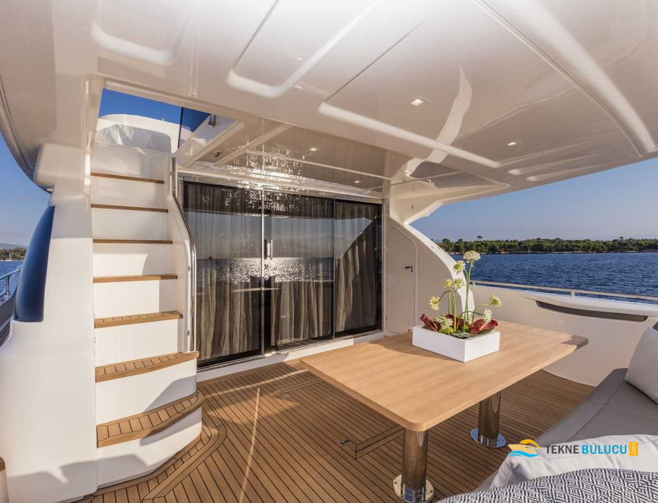 Ferretti 700 2015 iç mekan 3