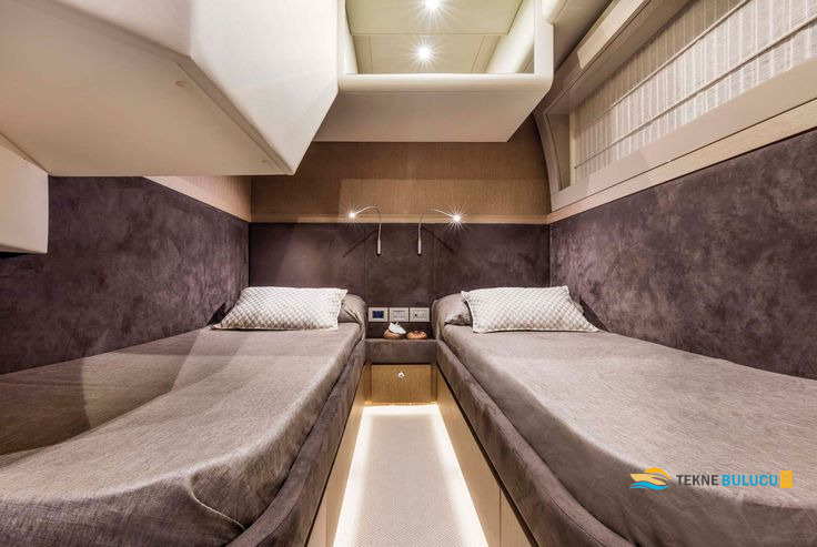 Ferretti 700 2017 iç mekan 2