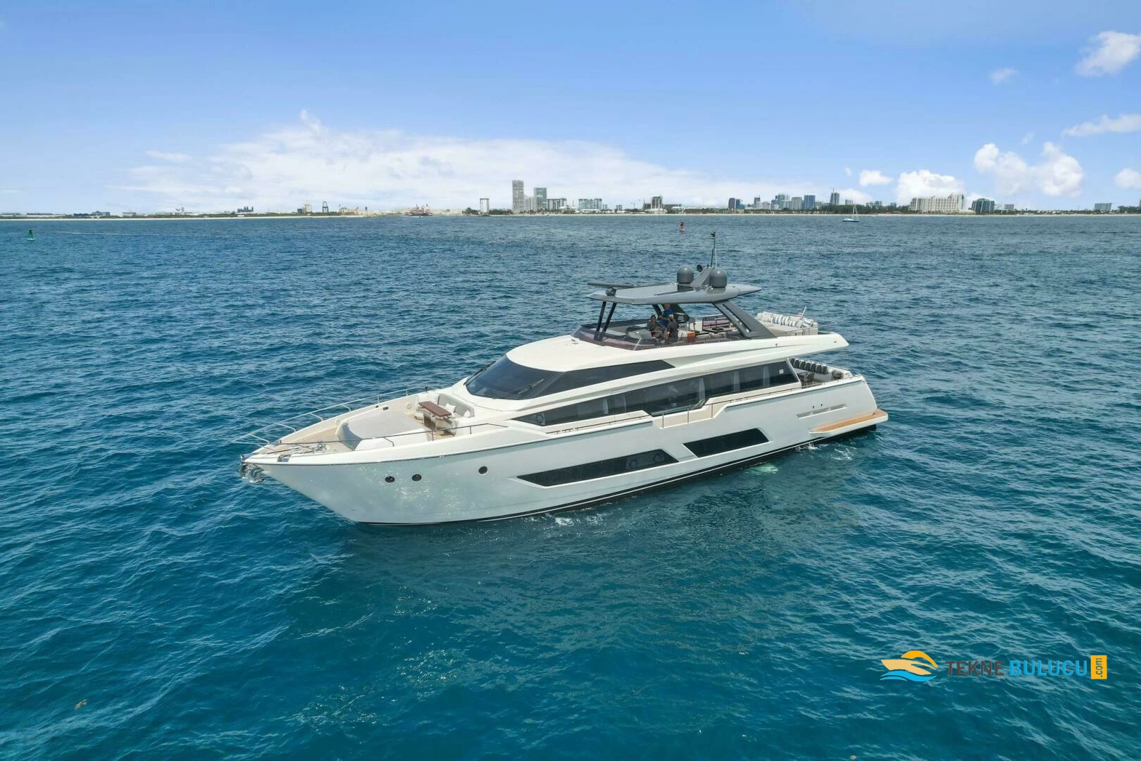 Ferretti 850 2017 iç mekan 3