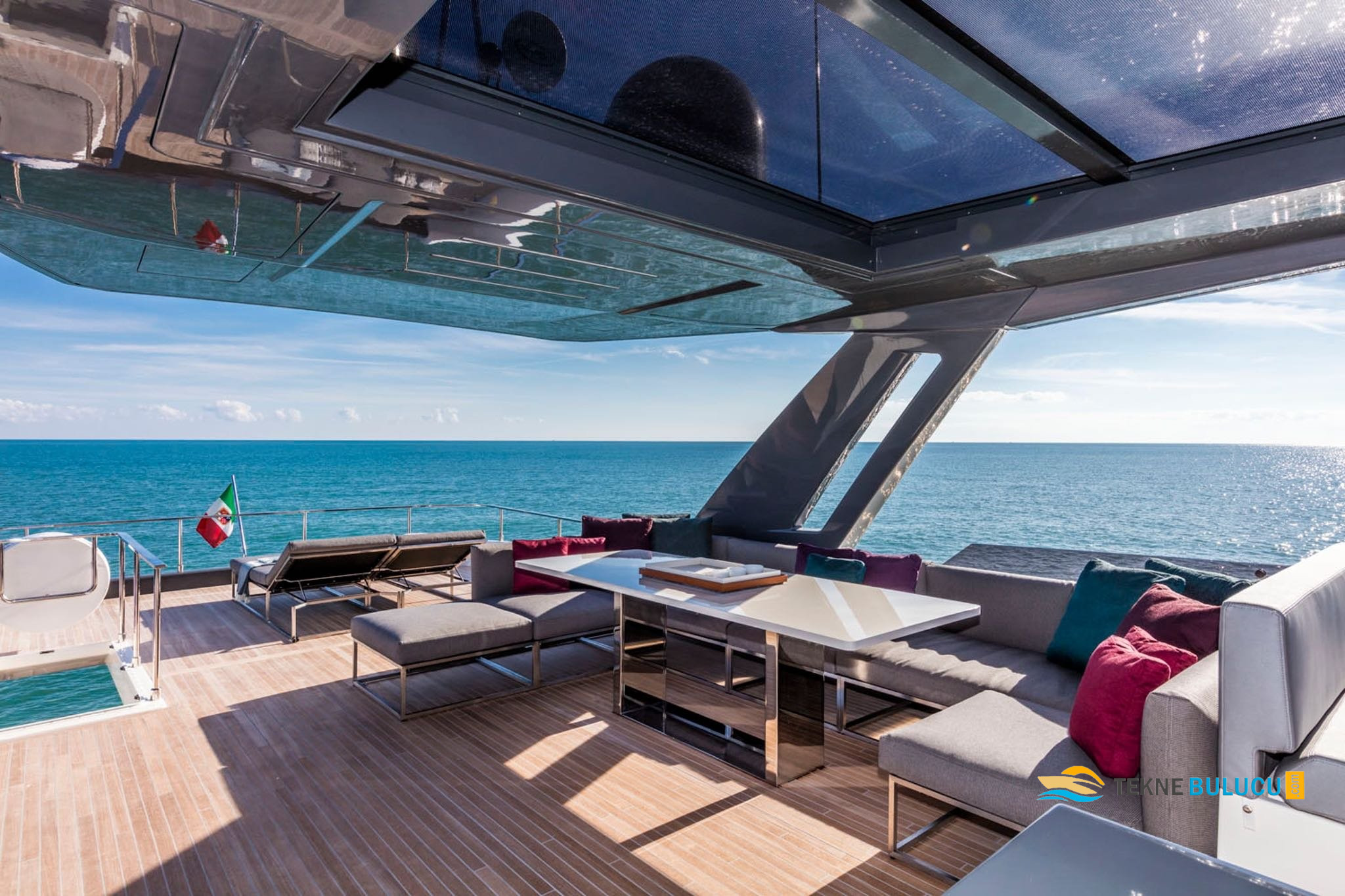 Ferretti 850 2020 iç mekan 1