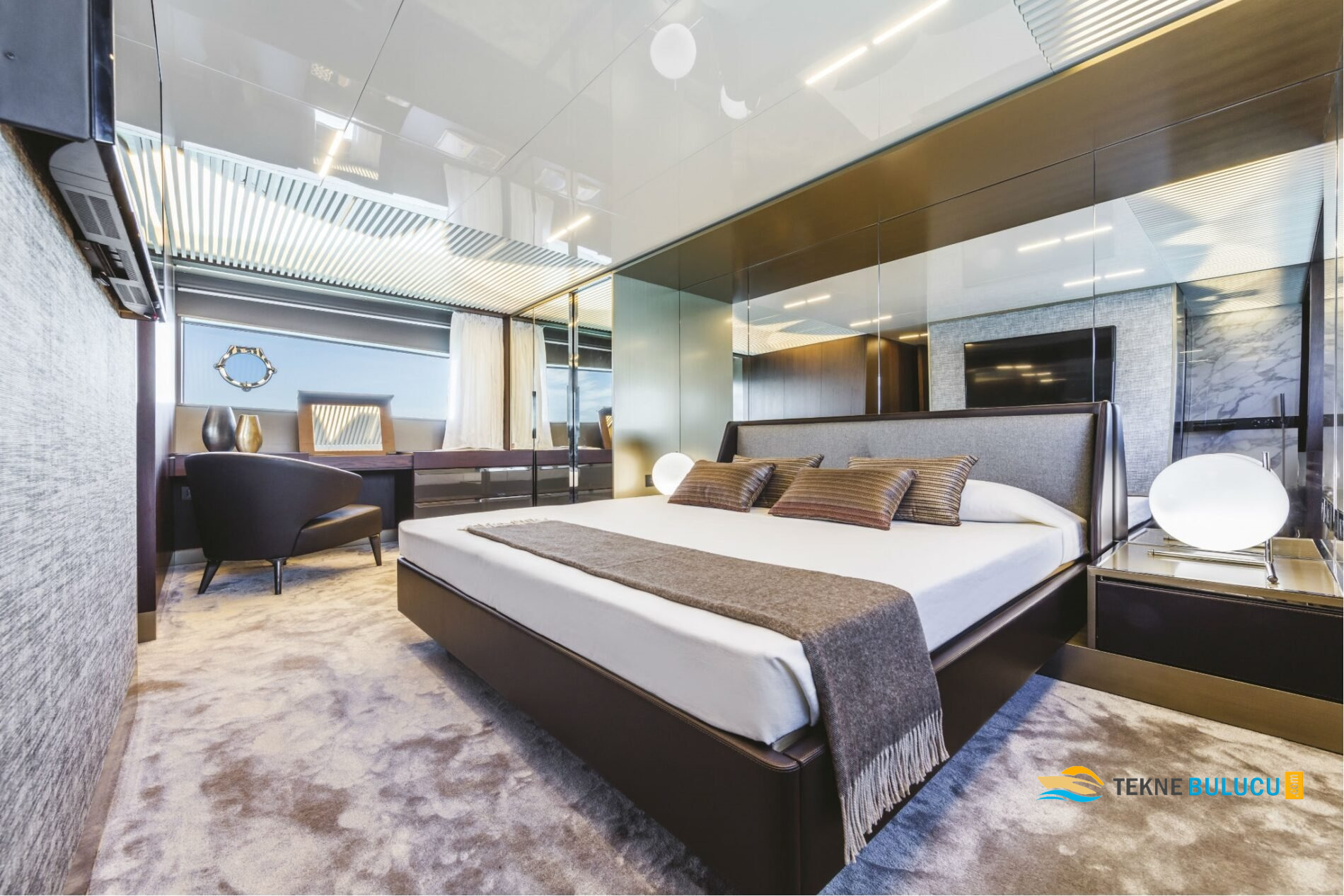 Ferretti 850 2021 iç mekan 1