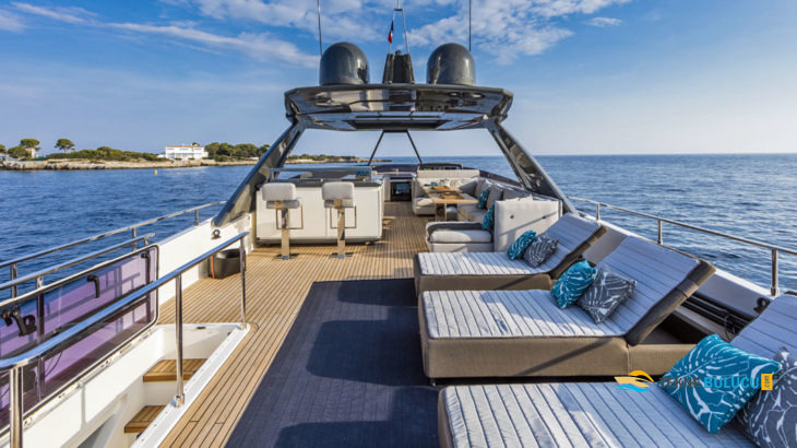 Ferretti 920 2019 iç mekan 1