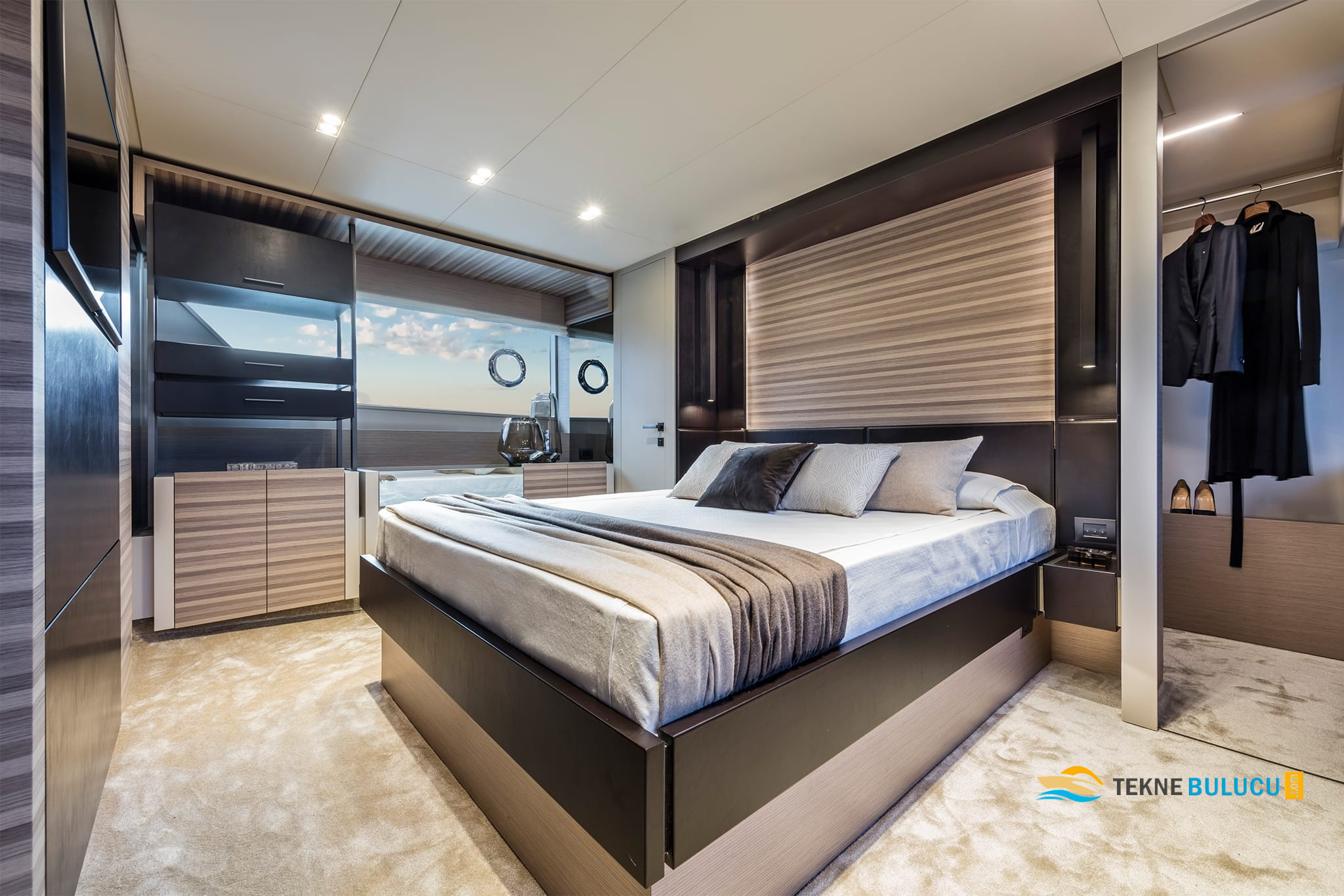Ferretti 670 2021 iç mekan 2