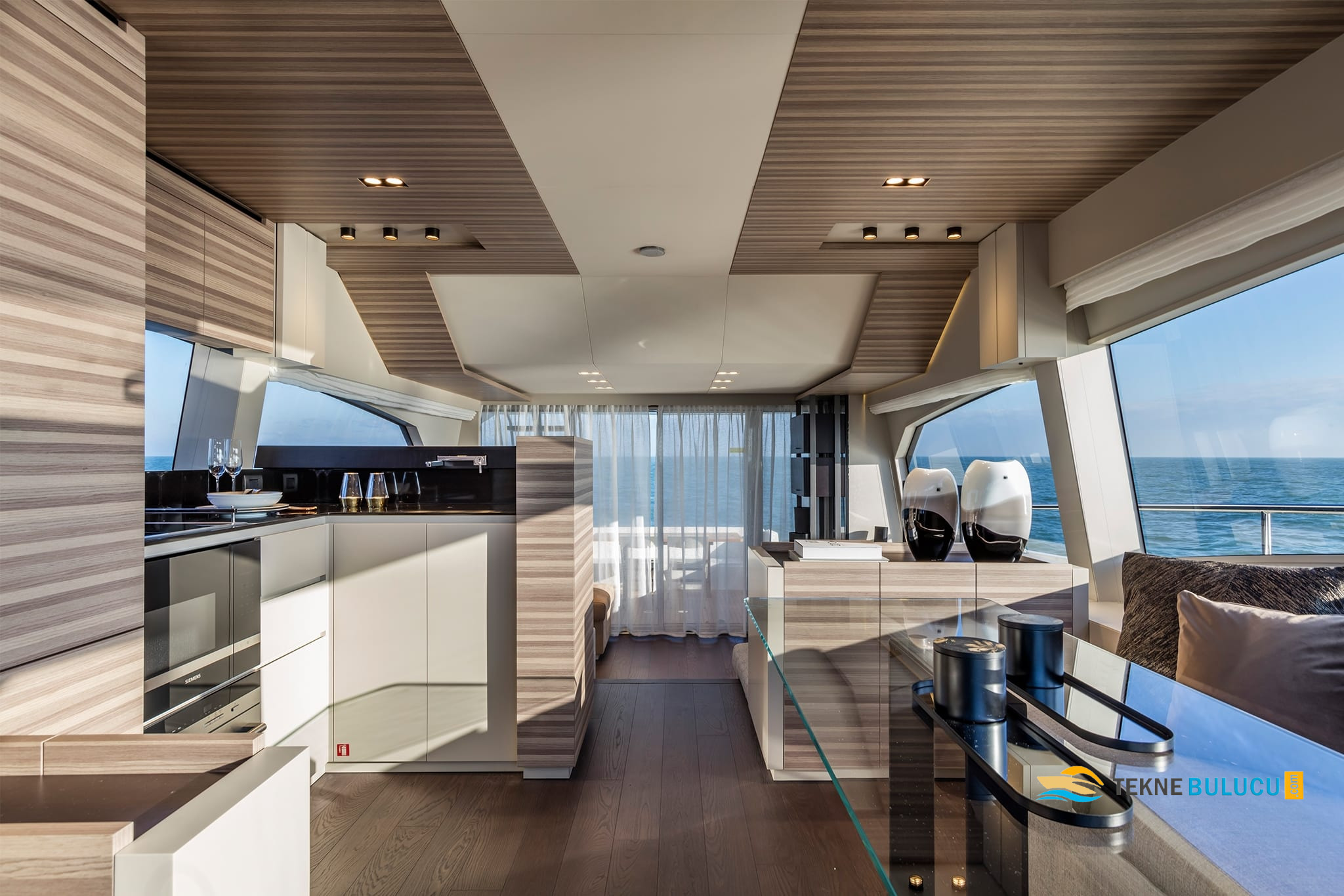 Ferretti 670 2021 iç mekan 3