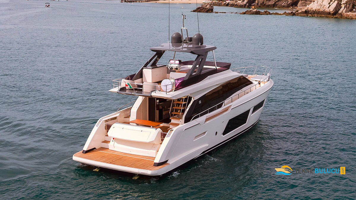 Ferretti 670 2022 iç mekan 3