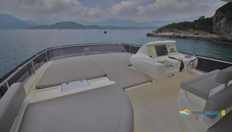Ferretti 720 2024 iç mekan 1