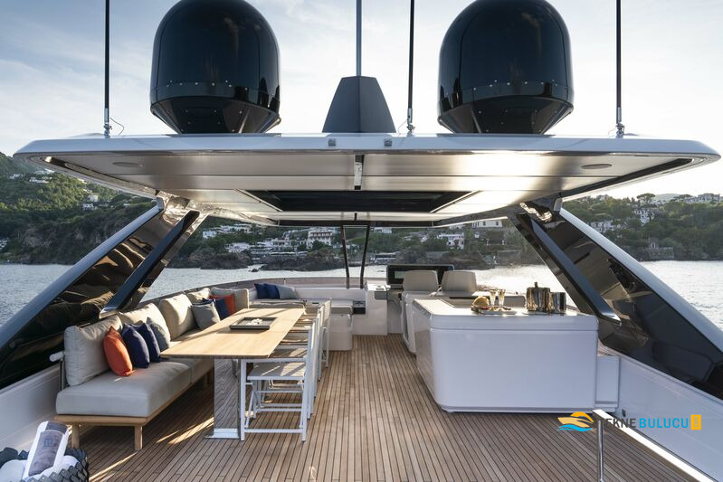 Ferretti 860 2023 iç mekan 1