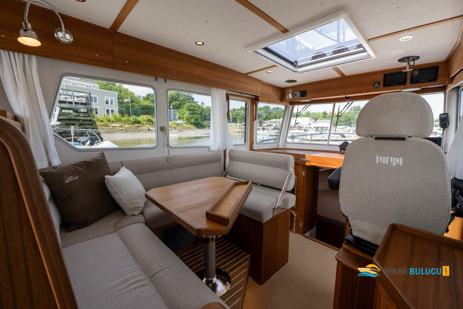 Azimut 32 Targa 1980 iç mekan 1