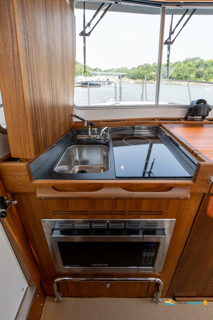 Azimut 32 Targa 1980 iç mekan 2