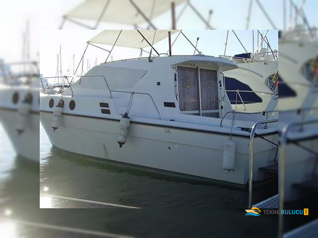 Azimut 32 Targa 1983 iç mekan 1