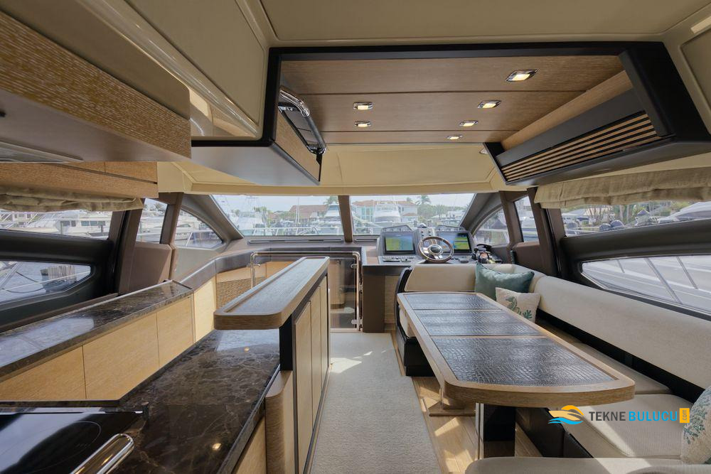 Azimut 64 Fly 2010 iç mekan 2