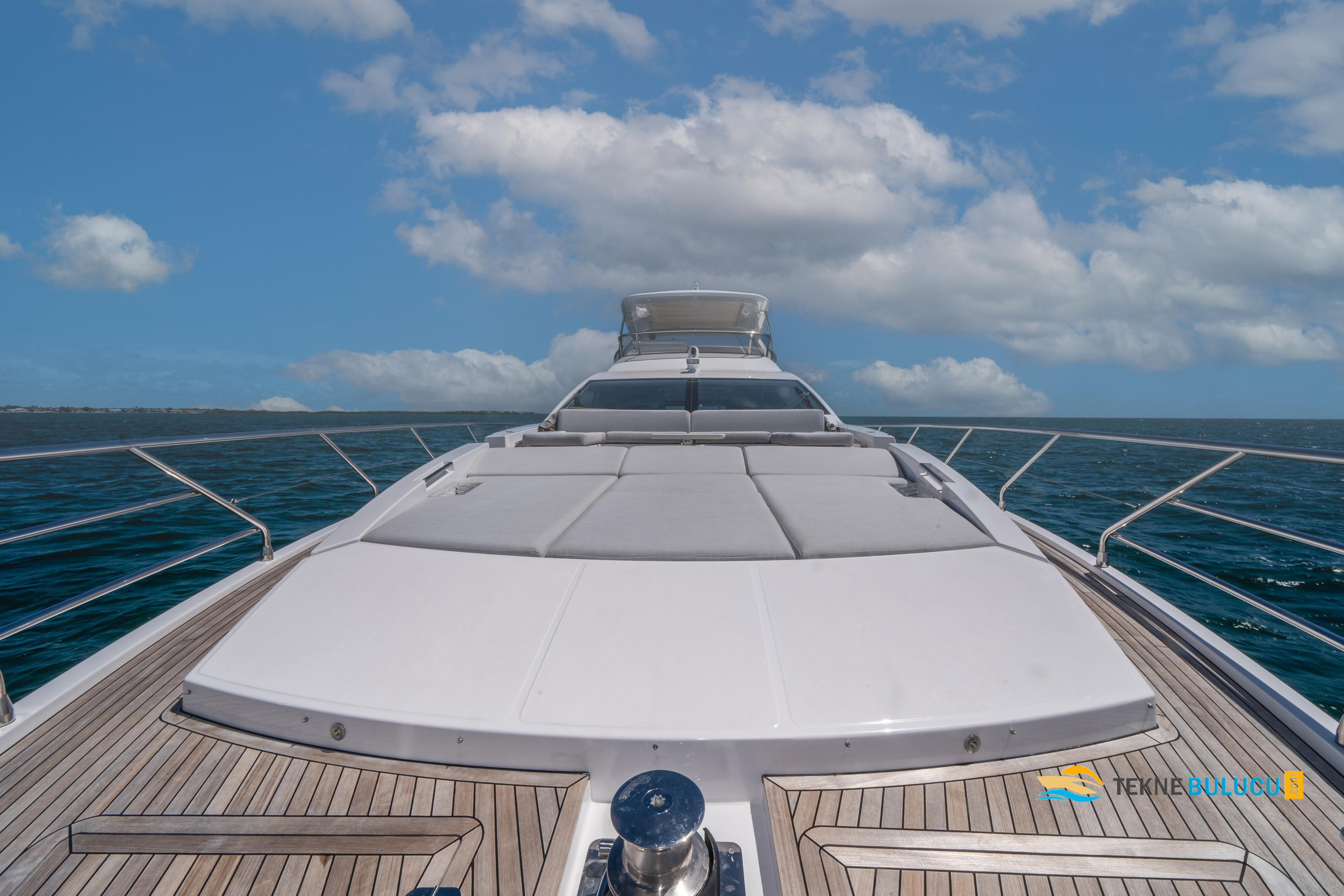 Azimut 72 Fly 2025 iç mekan 2