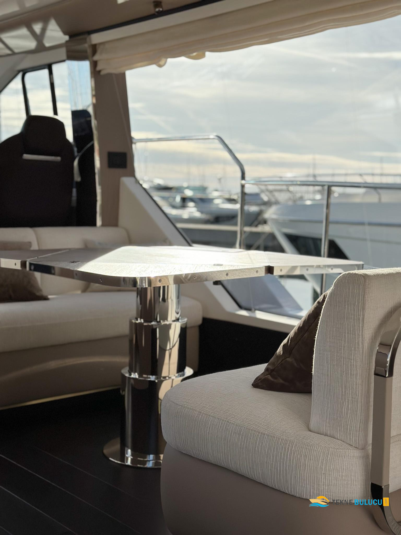 Azimut 60 Fly 2019 iç mekan 1