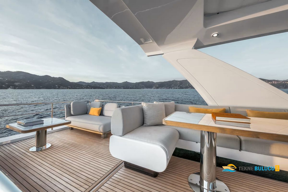Azimut 60 Fly 2021 iç mekan 1