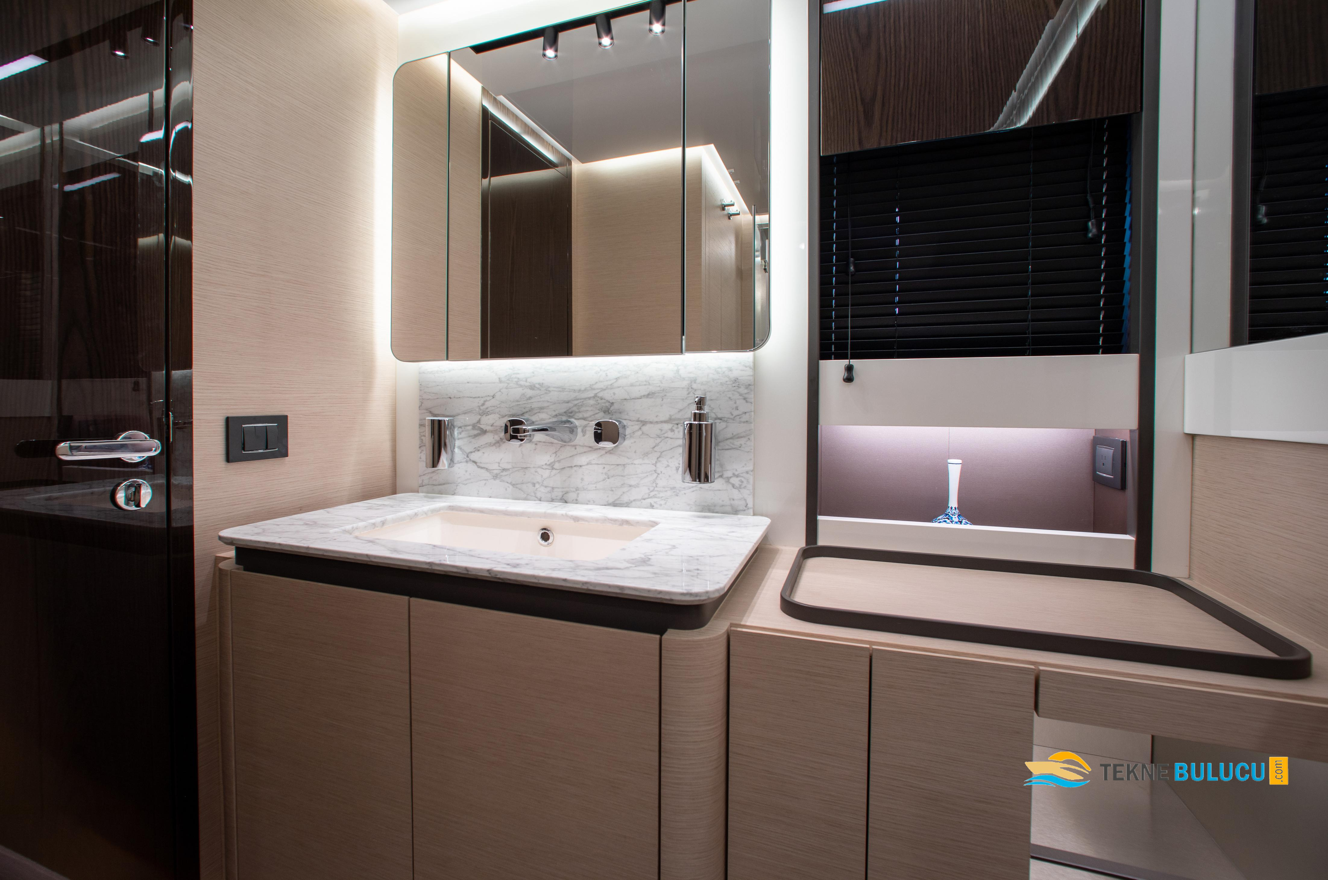 Azimut S8 2020 iç mekan 2