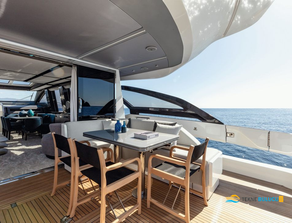 Azimut S8 2024 iç mekan 1