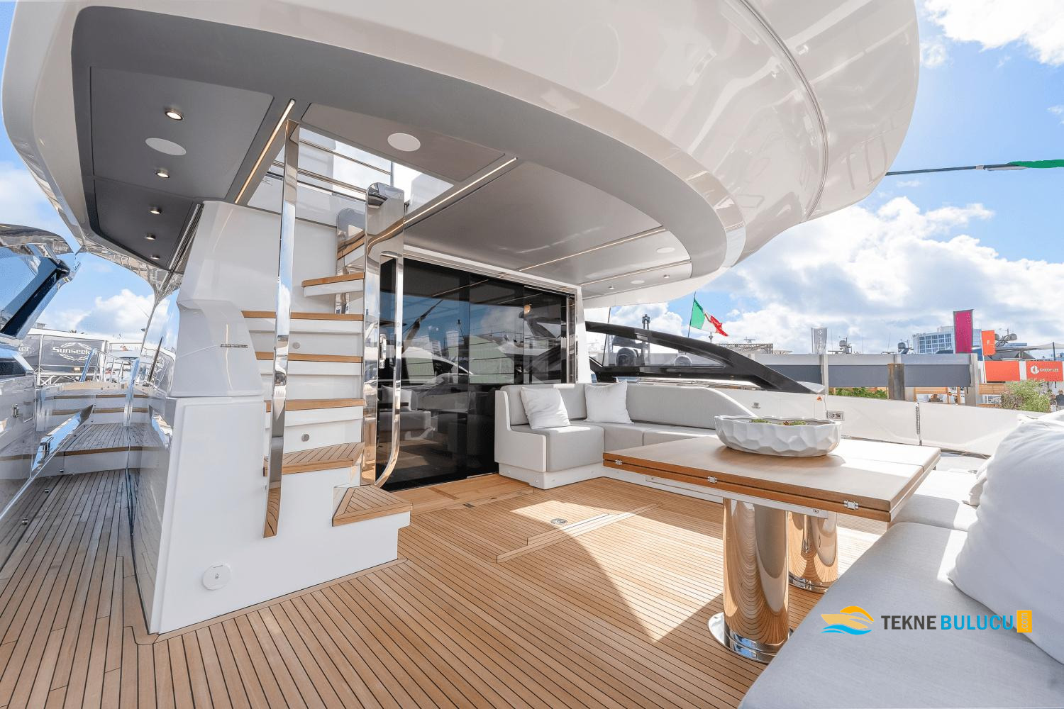 Azimut S8 2026 iç mekan 3