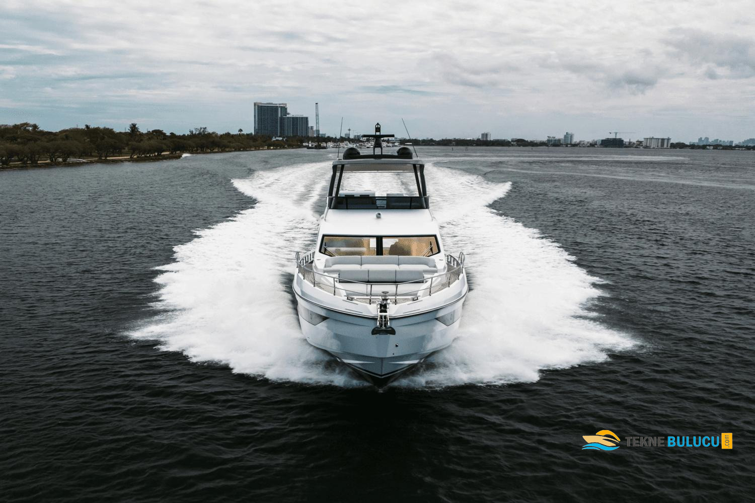 Azimut 68 Fly 2023 iç mekan 3