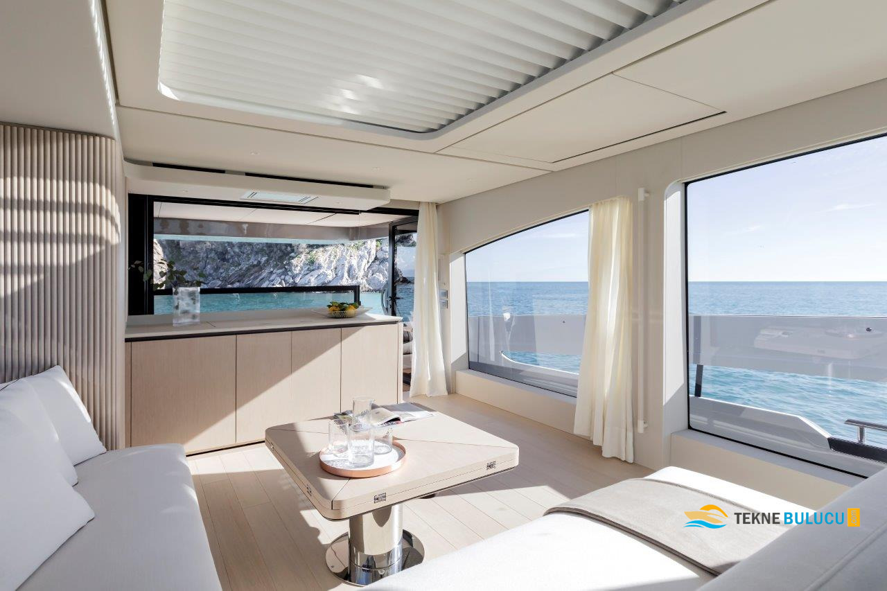 Azimut Seadeck 6 2024 iç mekan 3