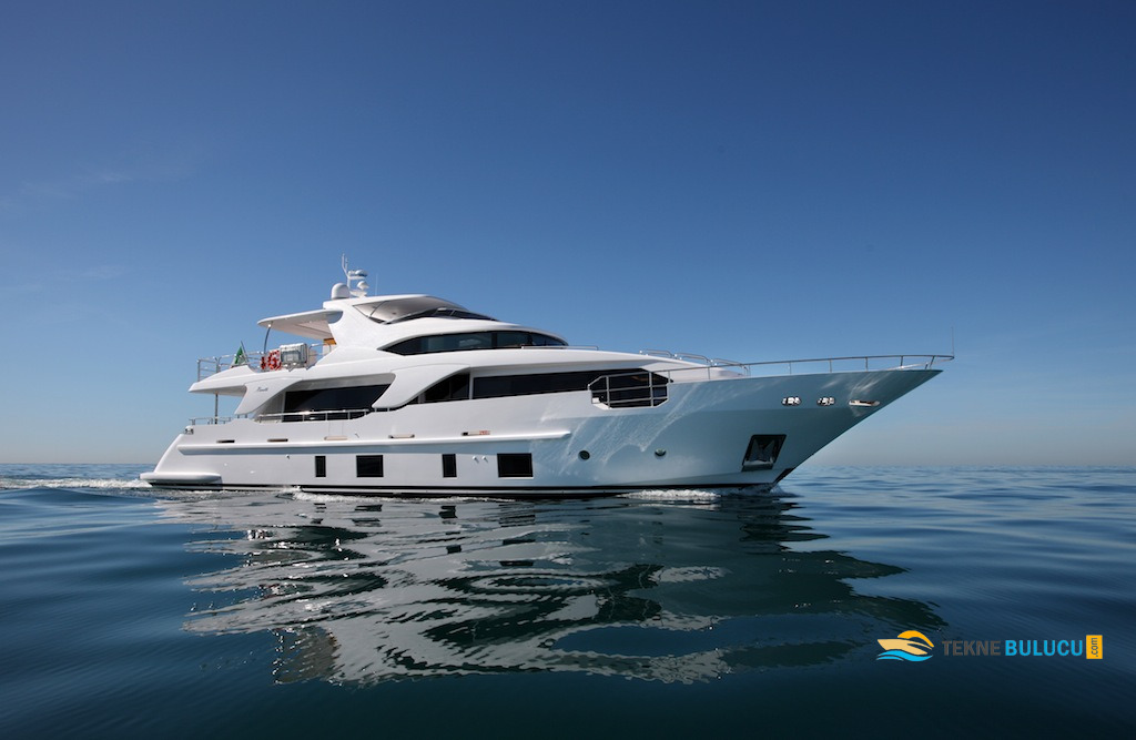 Benetti Delfino 93 2014 Model inceleme