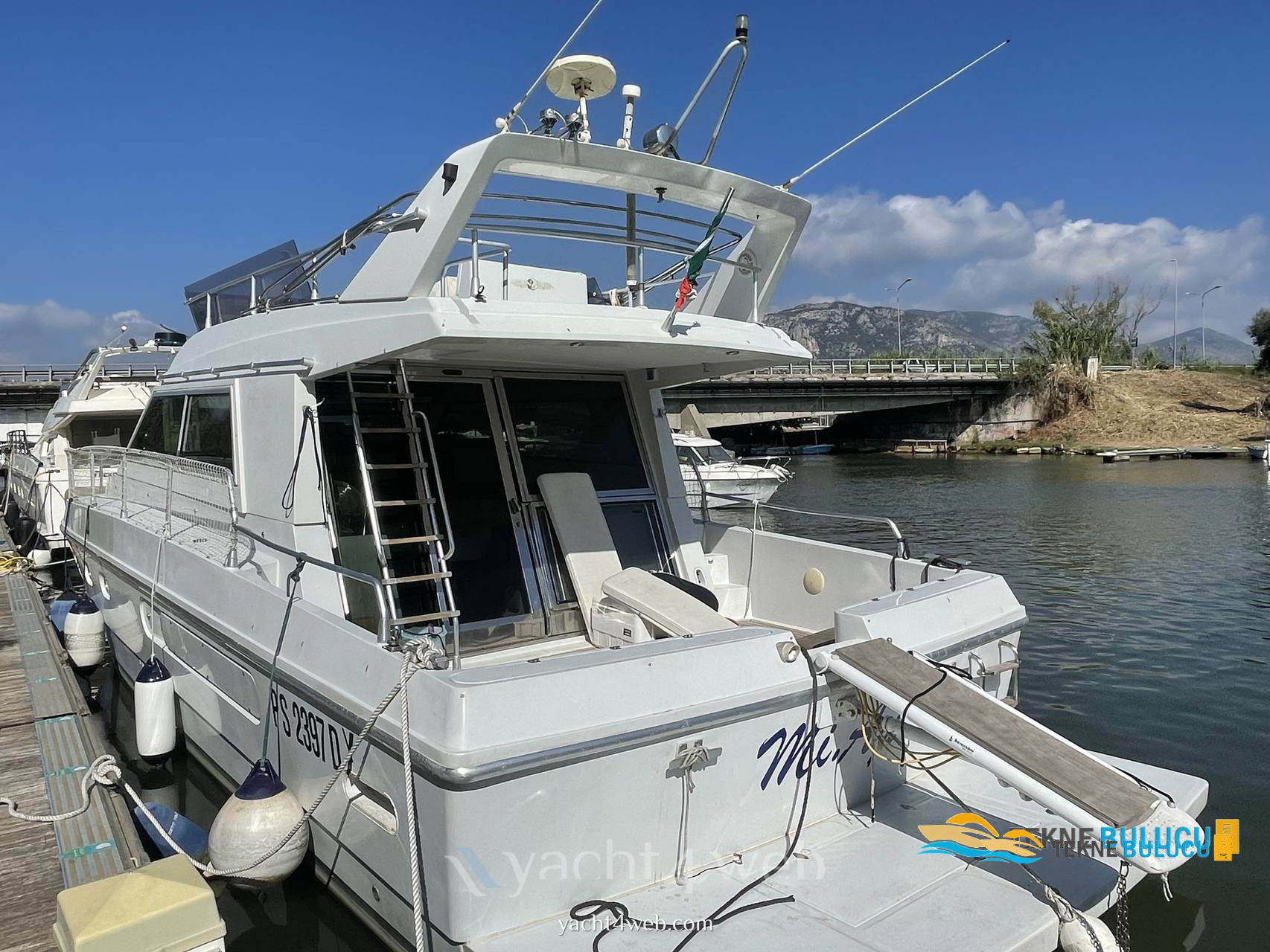 Ferretti 39 Fly 1990 iç mekan 1