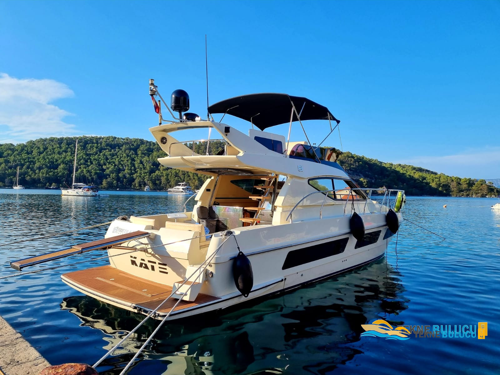 Ferretti 43 Fly 1993 iç mekan 2
