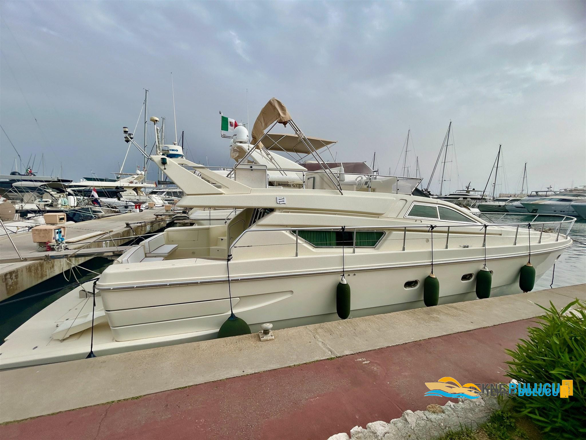 Ferretti 165 / 55 1993 iç mekan 3