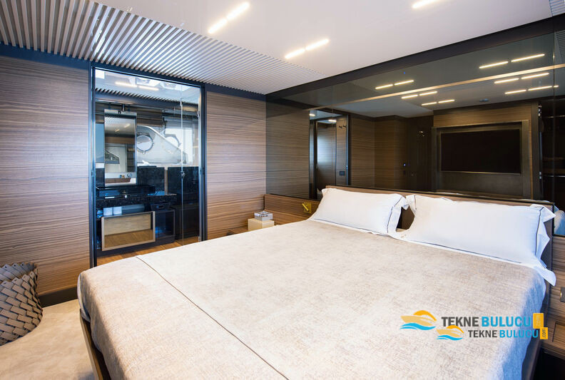 Ferretti 225 1994 iç mekan 1