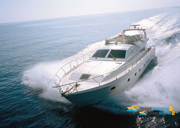 Ferretti 225 1995 iç mekan 2