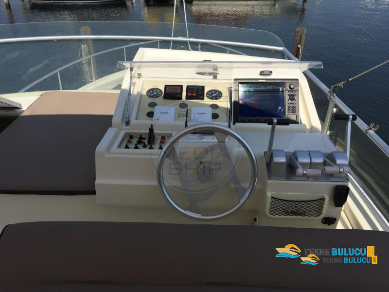 Ferretti 150 1996 iç mekan 1