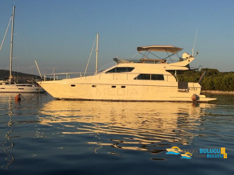 Ferretti 150 1996 iç mekan 2