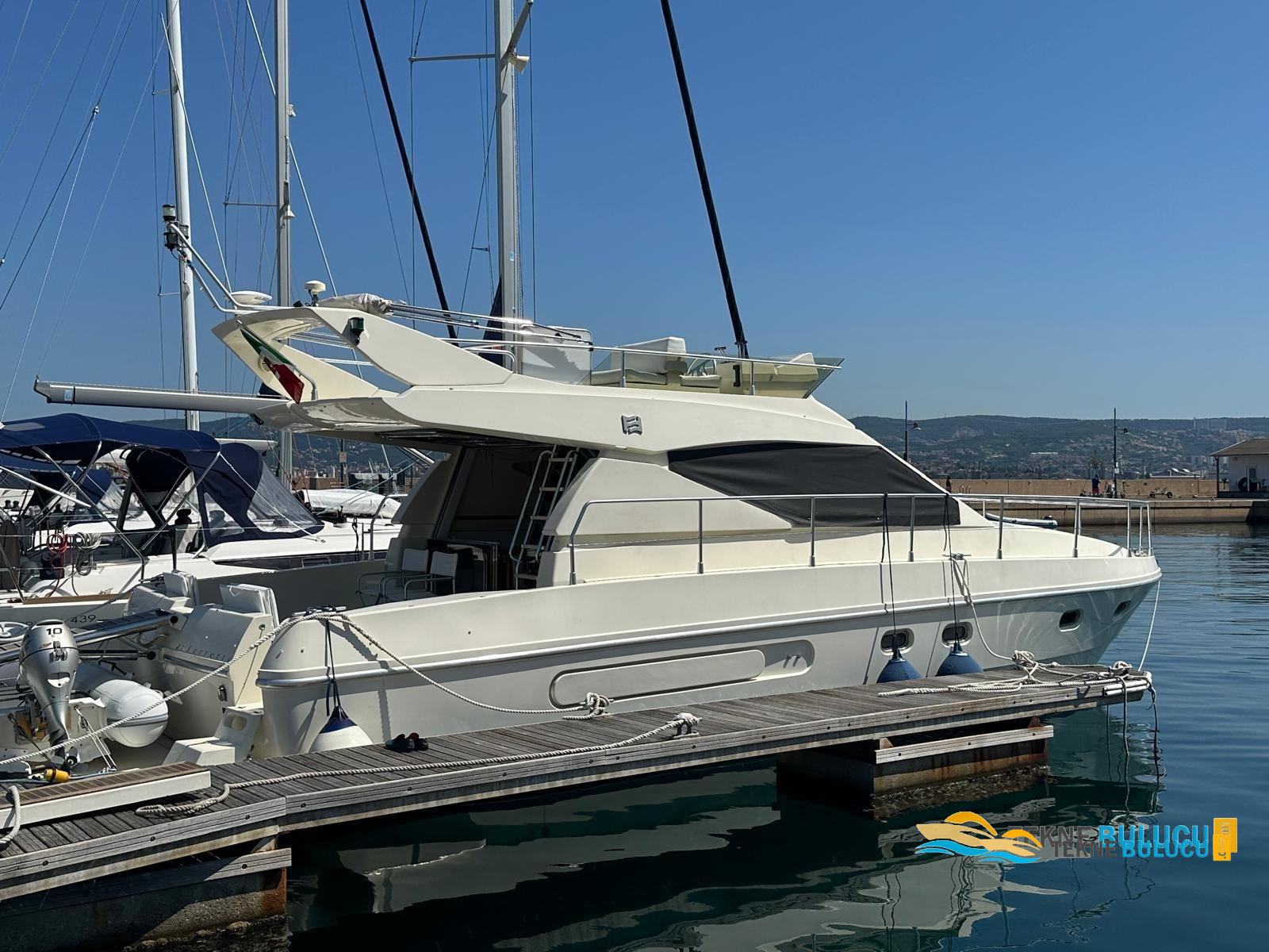 Ferretti 43 1999 iç mekan 3