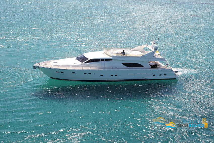 Ferretti 80 2000 iç mekan 1