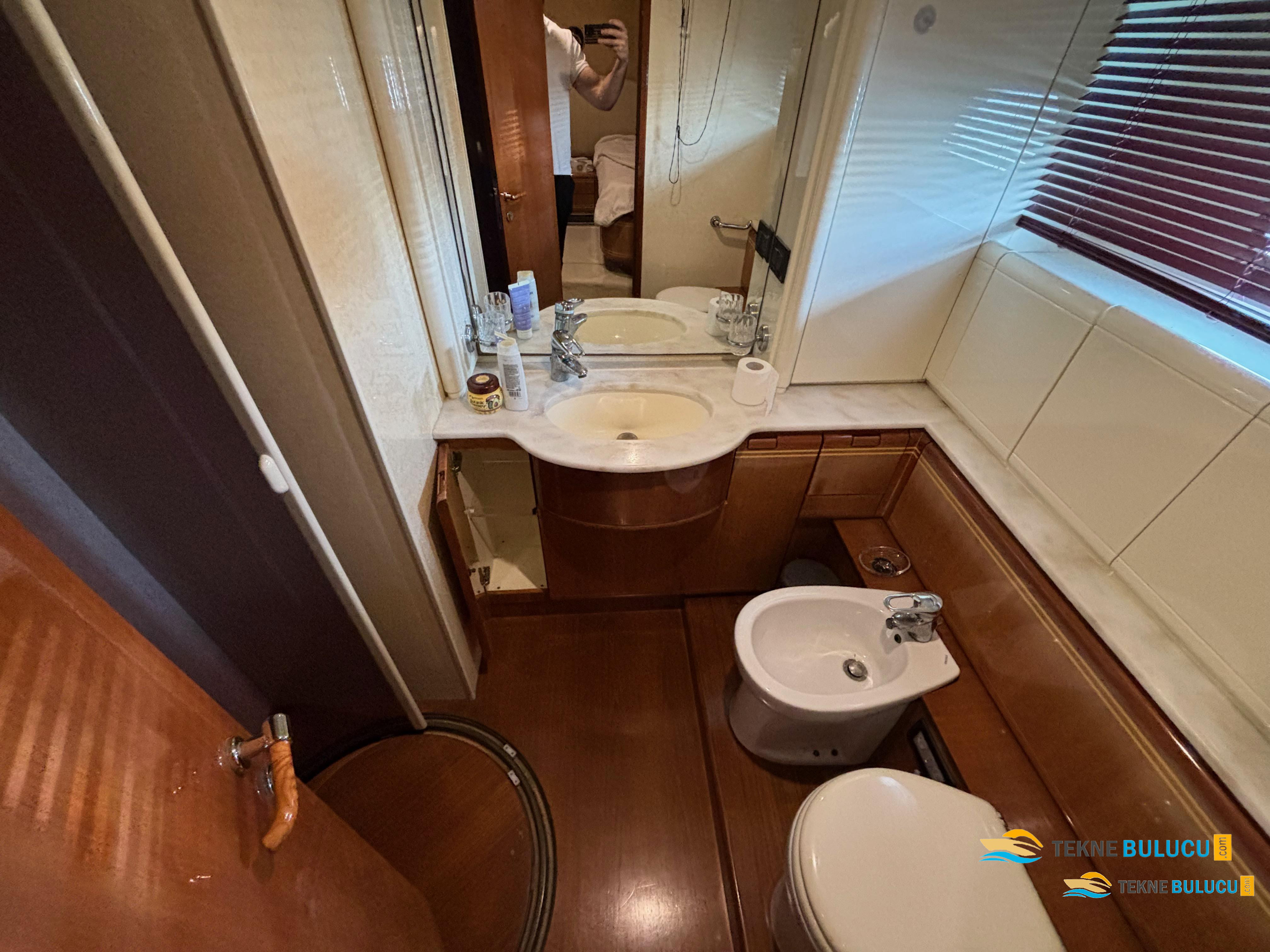 Ferretti 80 RPH 2000 iç mekan 3