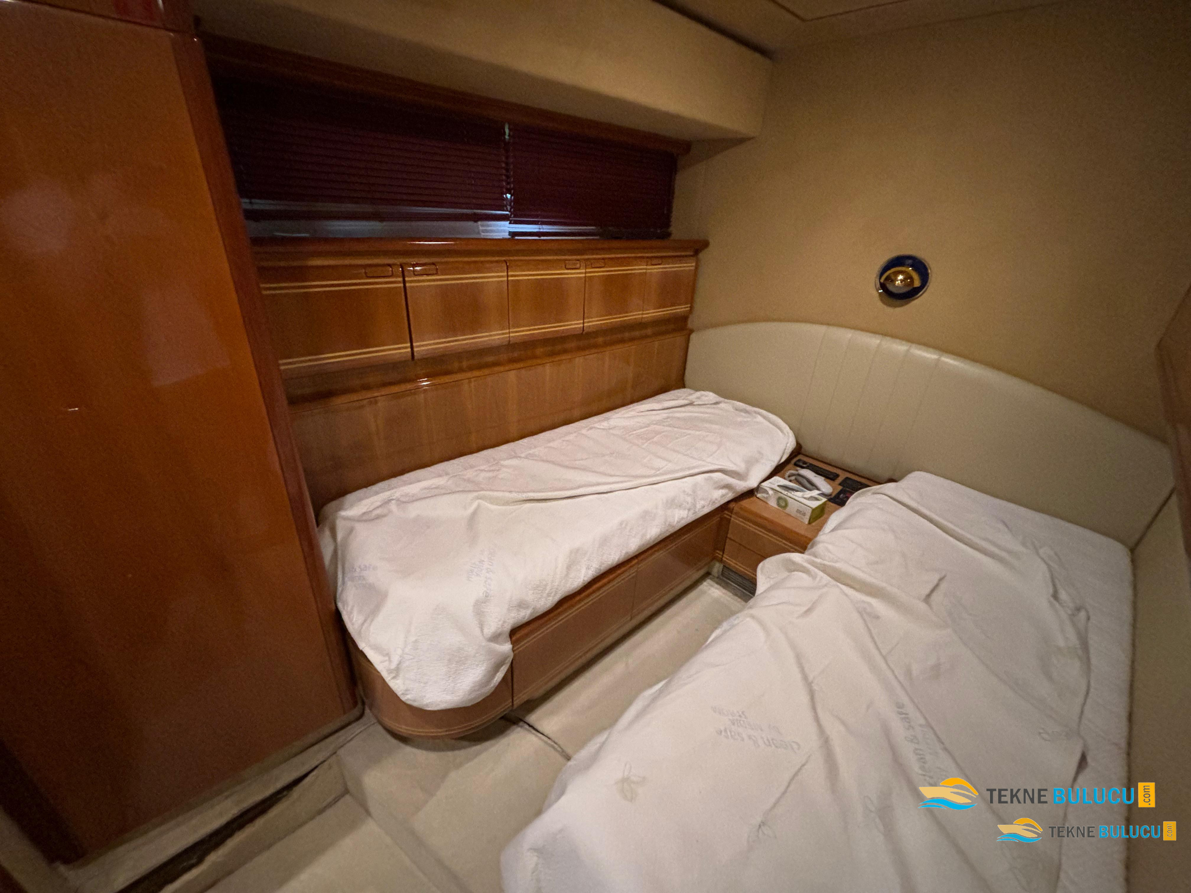 Ferretti 80 RPH 2001 iç mekan 3