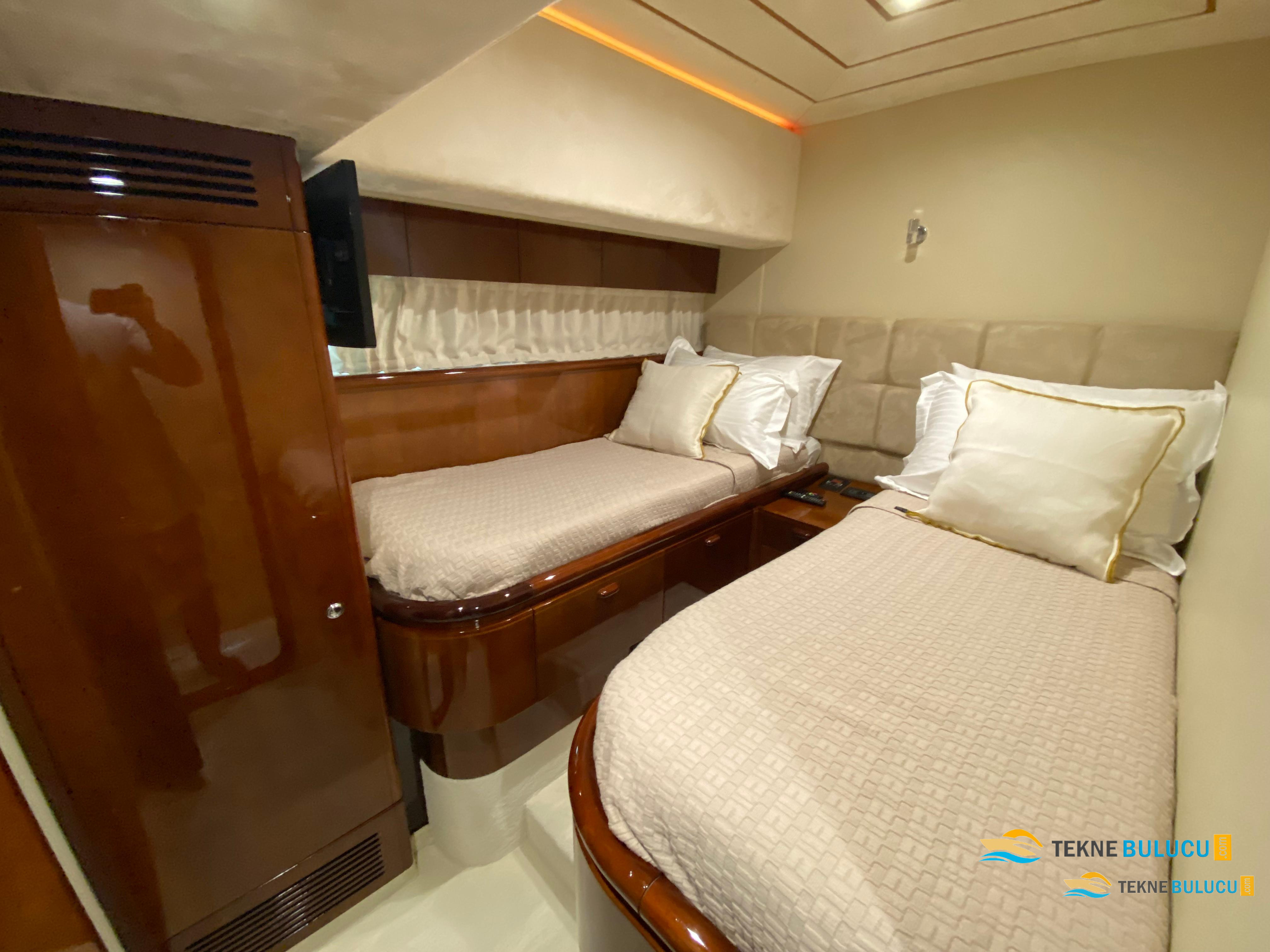 Ferretti 72 1999 iç mekan 1