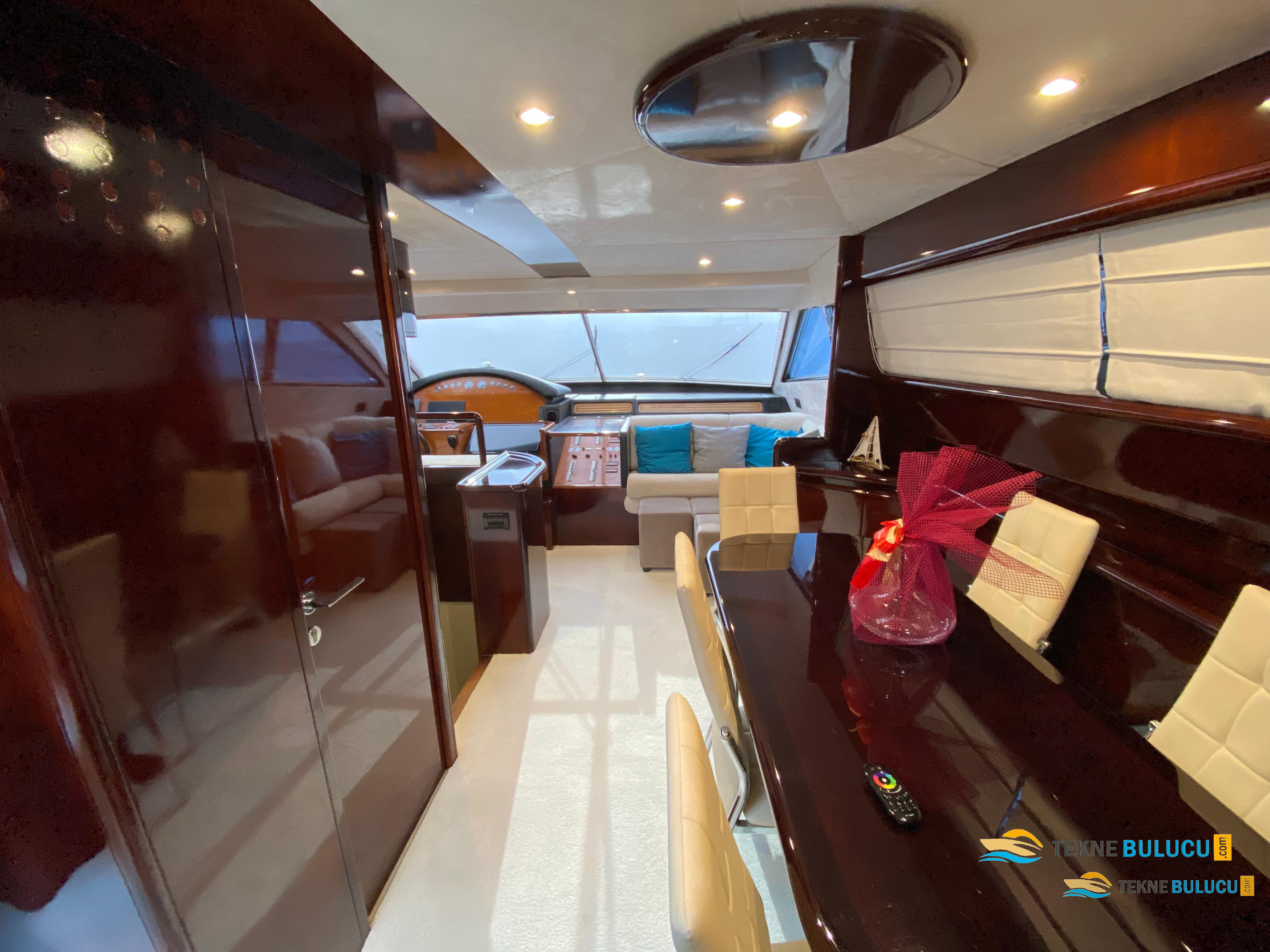 Ferretti 72 2002 iç mekan 3
