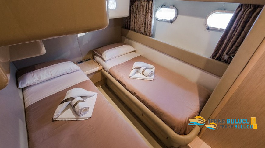 Ferretti 46 1999 iç mekan 1