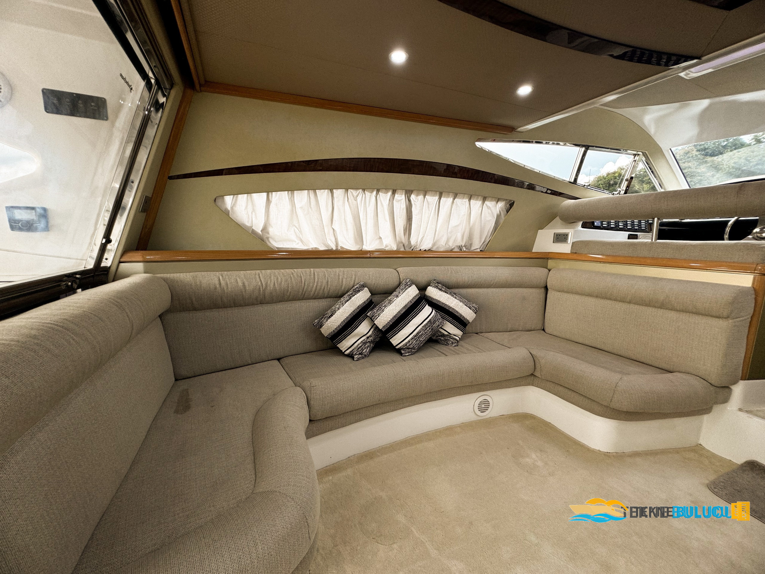 Ferretti 46 2001 iç mekan 1