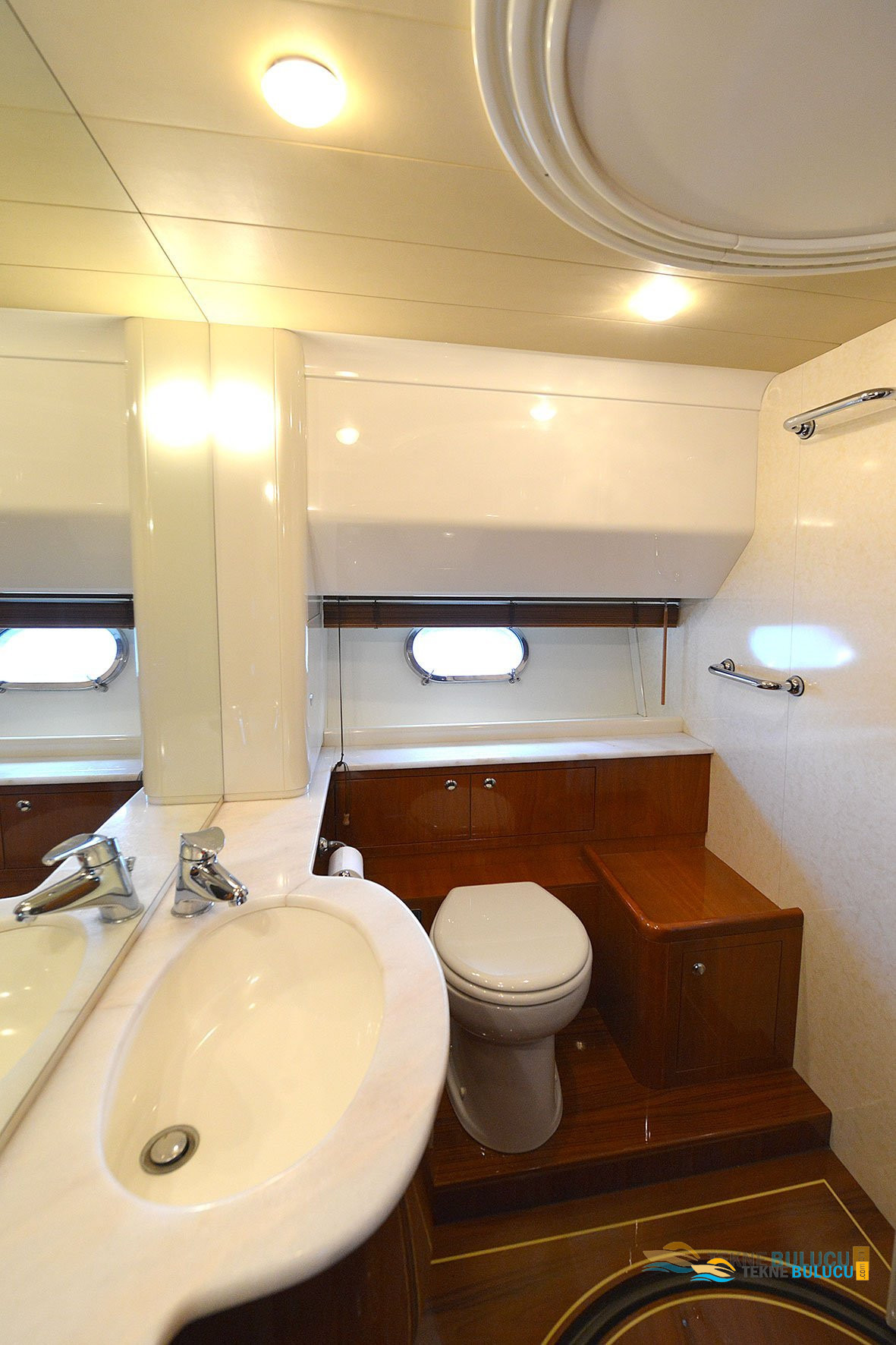 Ferretti 68 1999 iç mekan 1