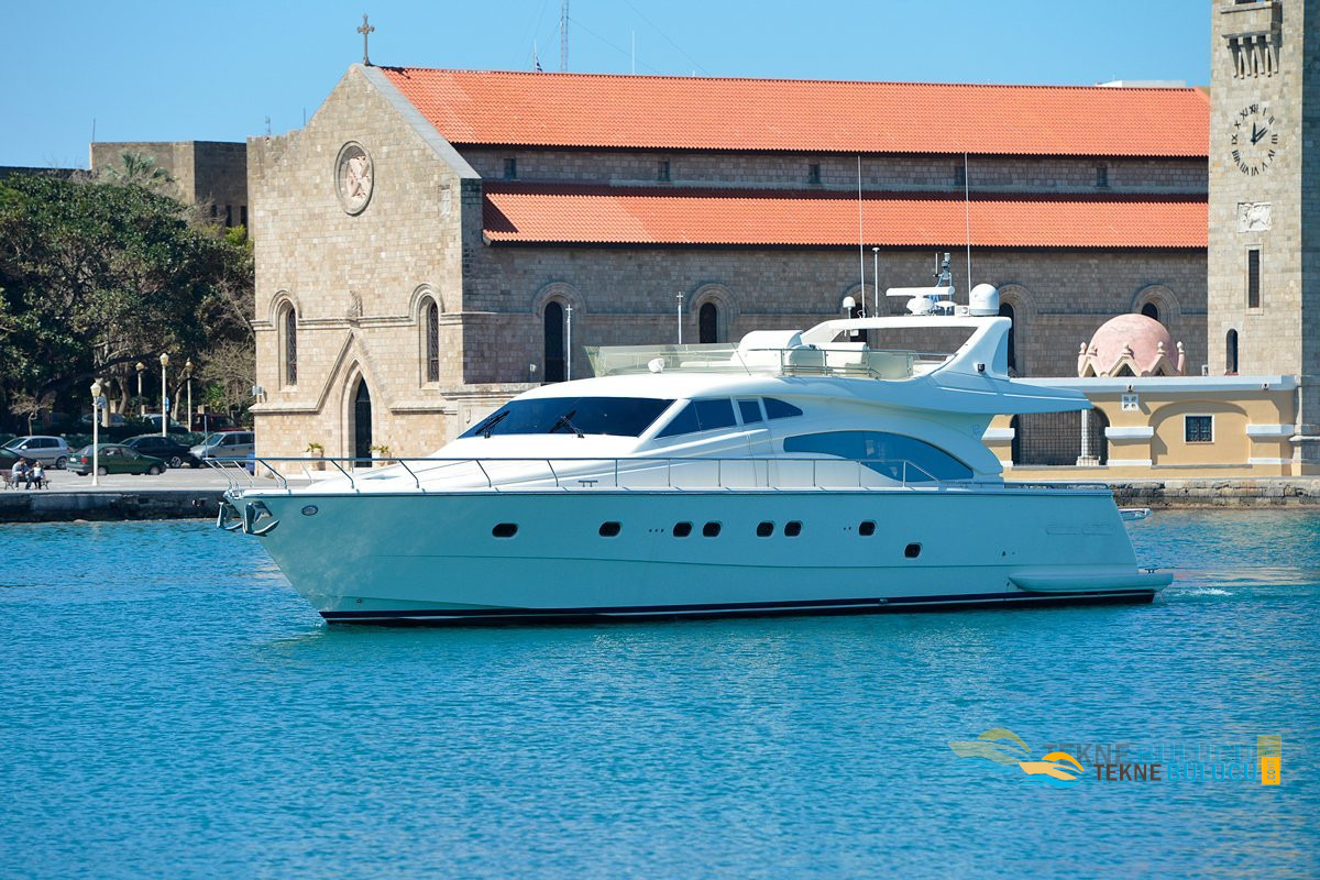 Ferretti 68 2002 iç mekan 2
