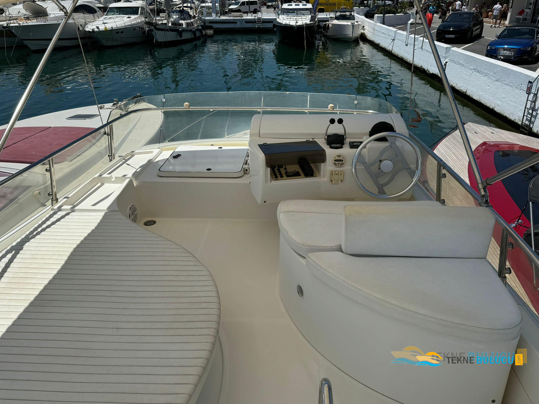 Ferretti 430 1999 iç mekan 1