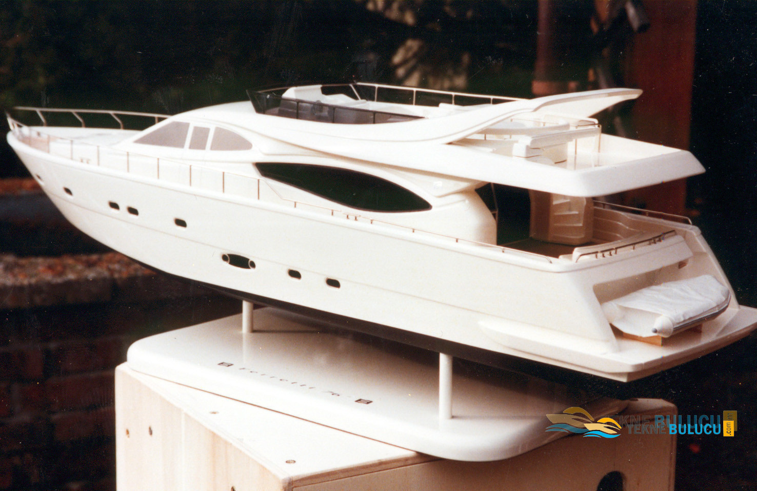 Ferretti 76 2004 iç mekan 1