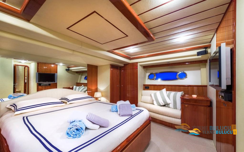Ferretti 730 2002 iç mekan 1